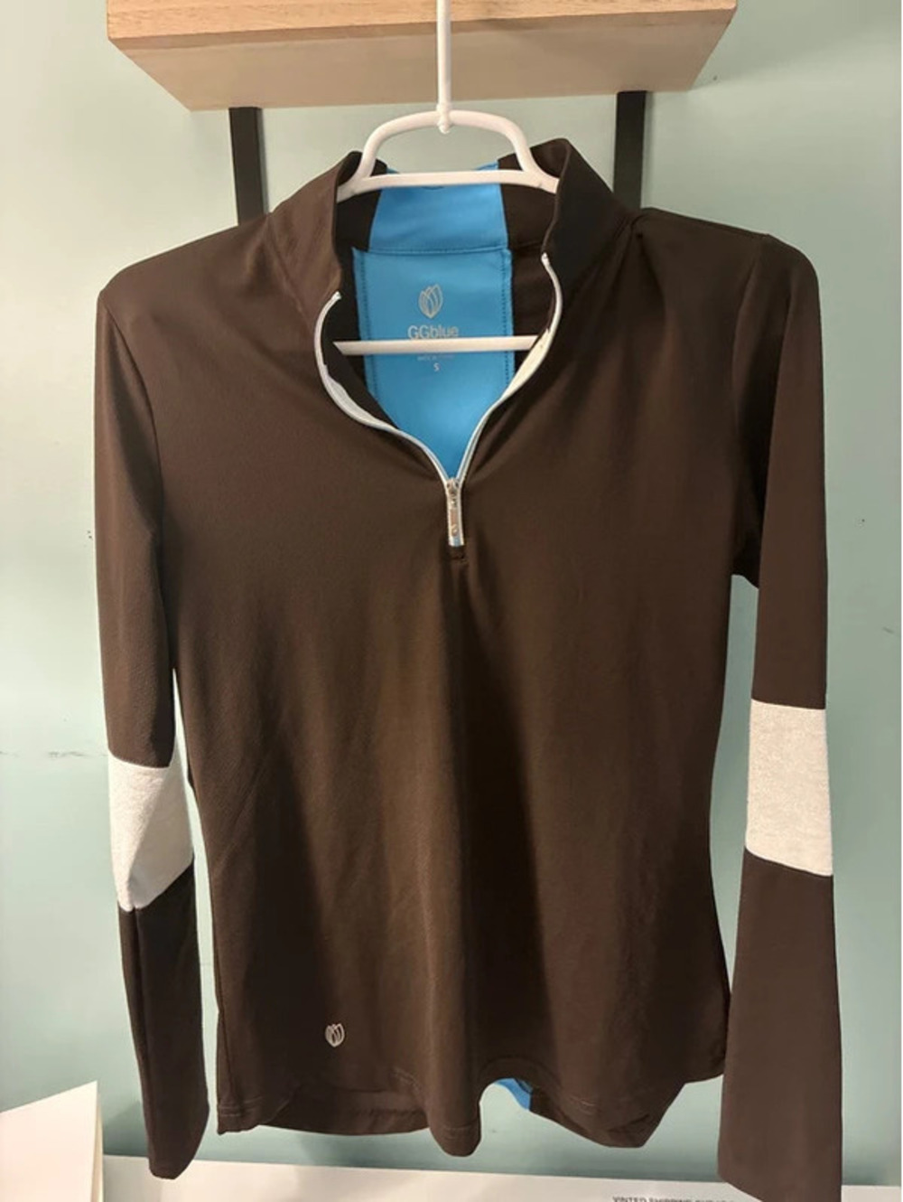 GGblue Women’s Brown 1/4 Zip Golf Pullover Blue White Sleeve Detail